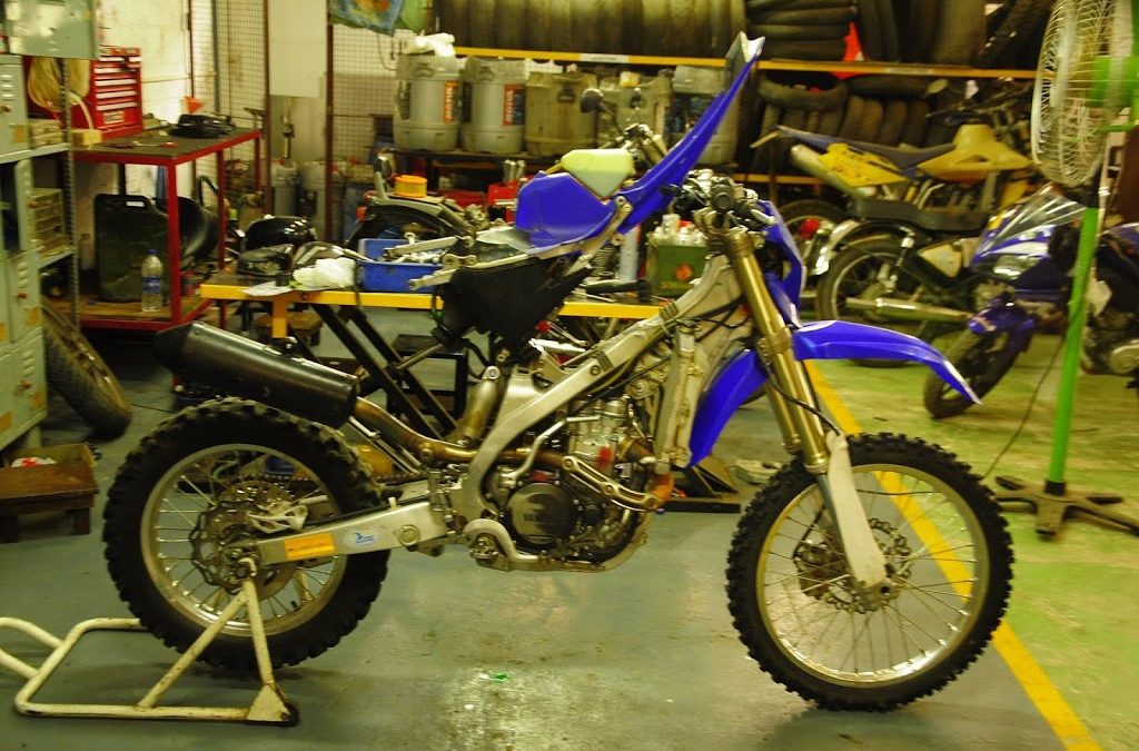 A Yamaha WR450 gets some bench time